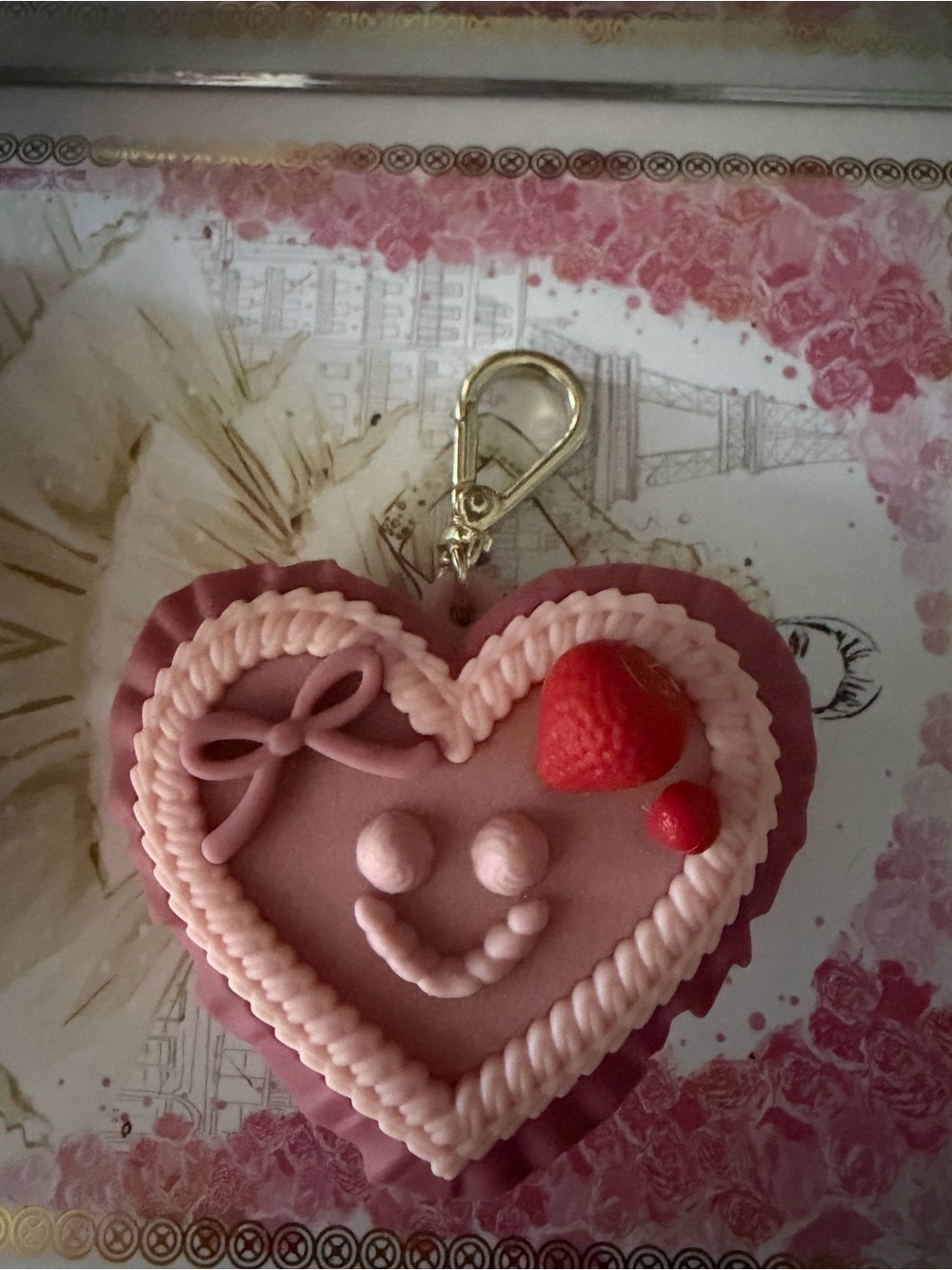 Bath & body works pocketbac holder strawberry cake with bow